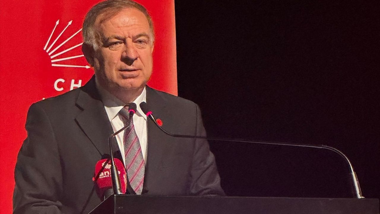 CHP İstanbul İl Başkanlığı 28. Kent Yoksulluğu Buluşmaları'nda Kentsel Dönüşüm Konularını Ele Aldı