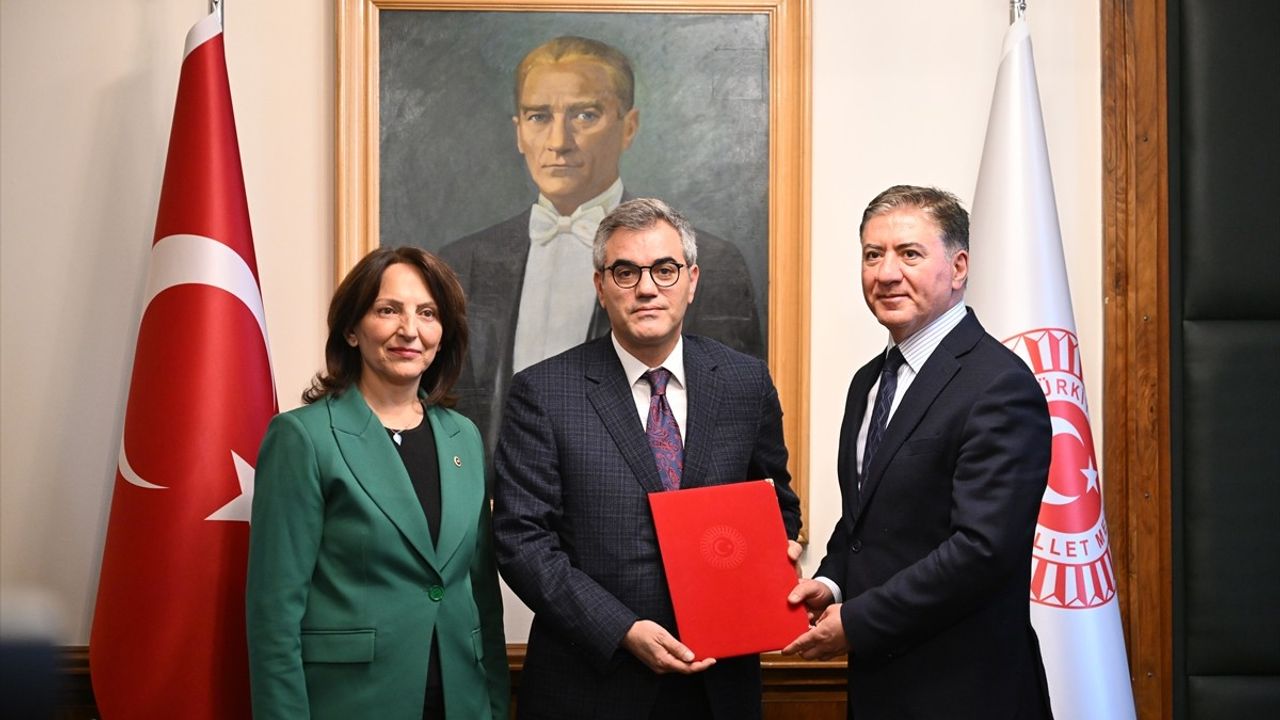 CHP'nin TBMM Başkan Adayı Uğur Bayraktutan Oldu