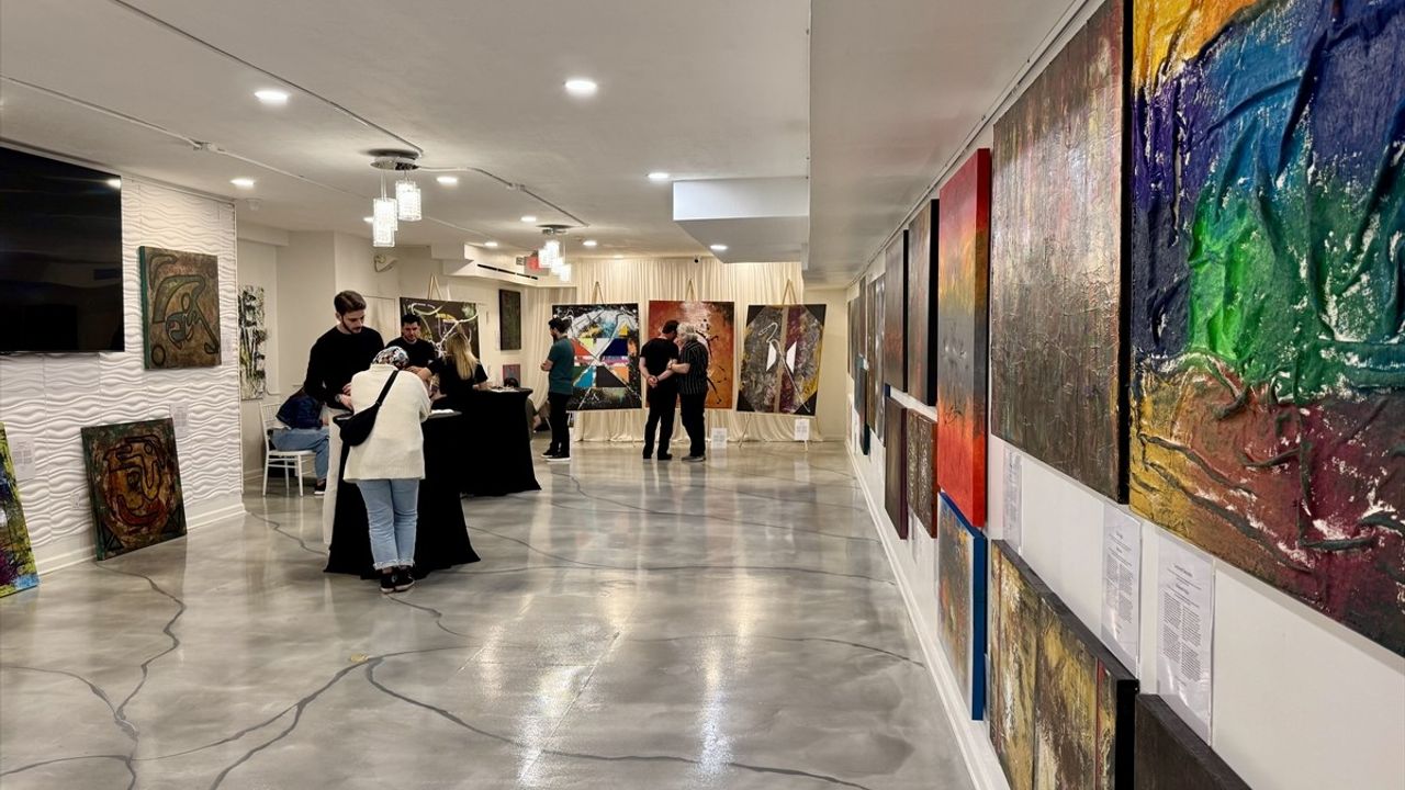 Cihan Yıldız'ın Soyut Resim Sergisi New Jersey'de Sanatseverlerle Buluştu