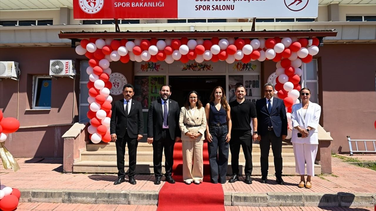 Çınarcık'ta Buse Tosun Çavuşoğlu Spor Salonu Açıldı