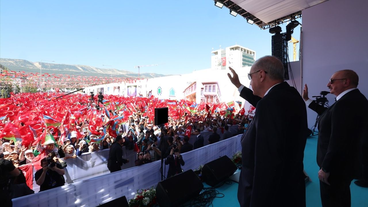 Cumhurbaşkanı Erdoğan, Azerbaycan Mahallesi'nde 250.000 Afet Konutu Anahtar Teslim Töreni'nde Konuştu