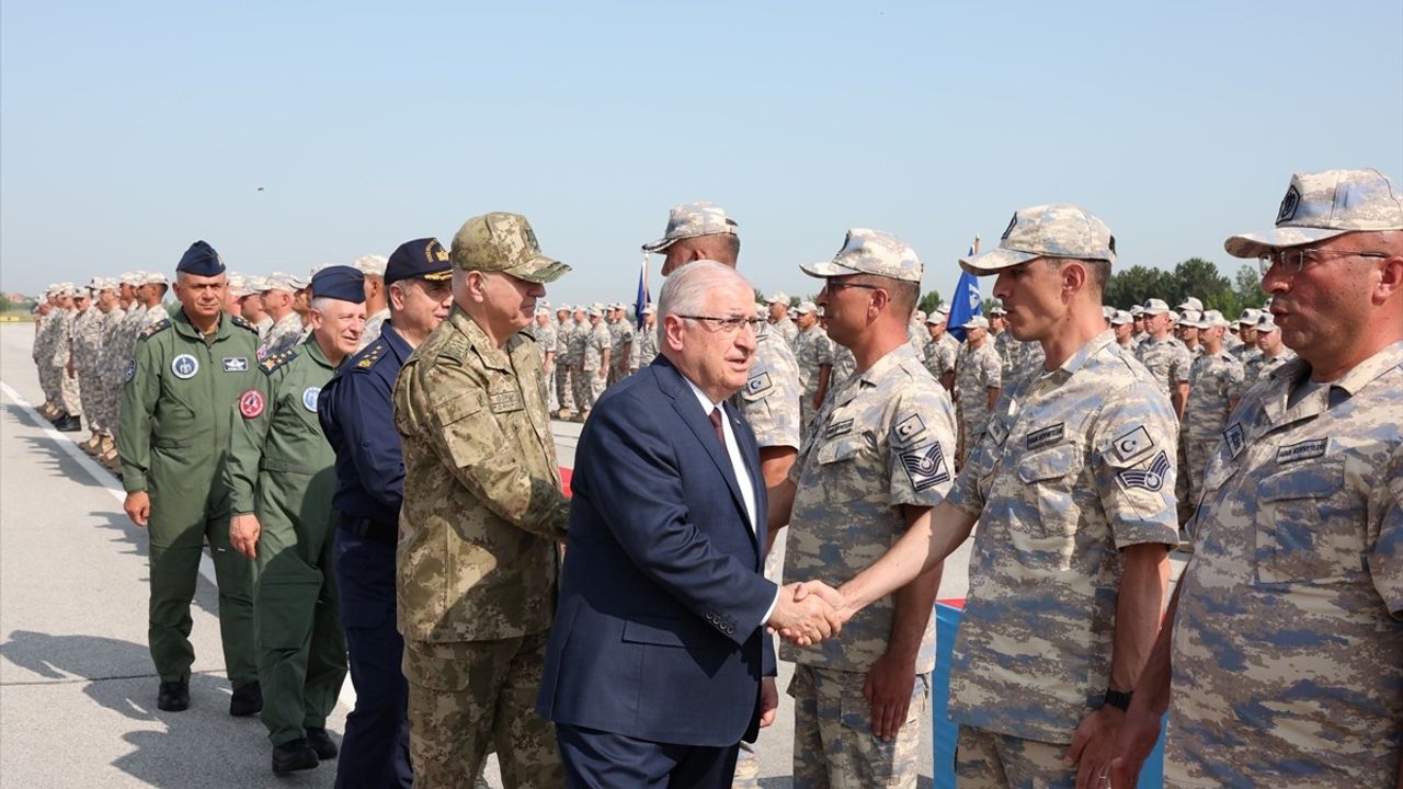 Cumhurbaşkanı Erdoğan, Kütahya Hava Er Eğitim Tugayında Mehmetçik ile Bayramlaştı