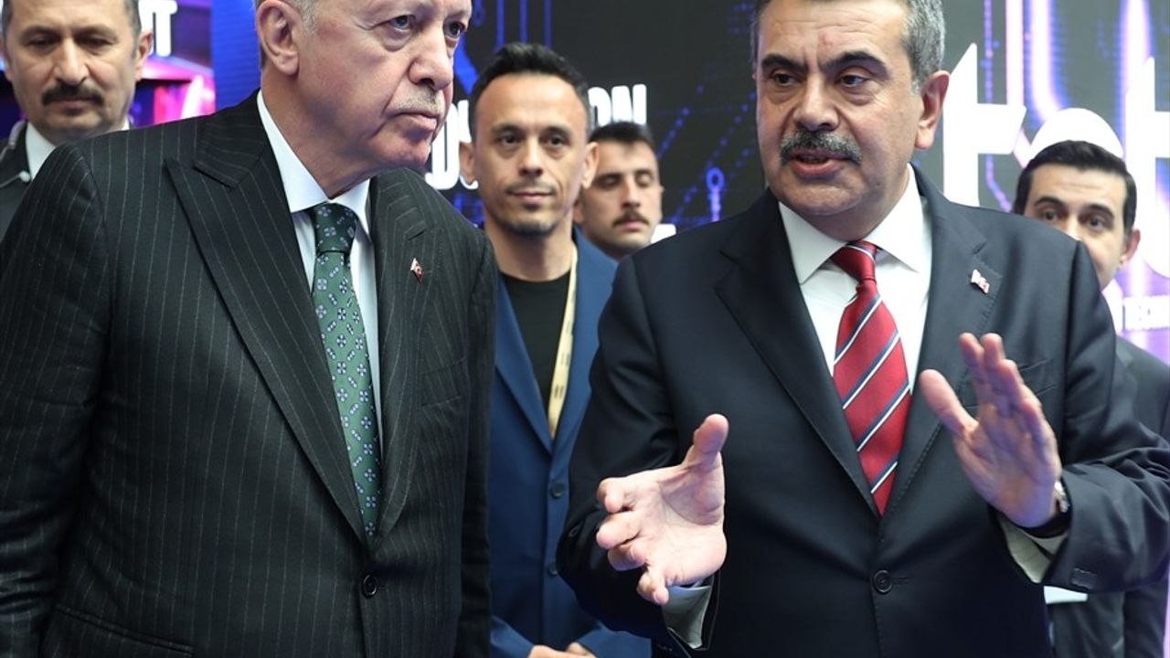 Cumhurbaşkanı Erdoğan, Türkiye Eğitim Teknolojileri Zirvesi'nde Dijital Eğitim İle İlgili Kritik Mesajlar Verdi