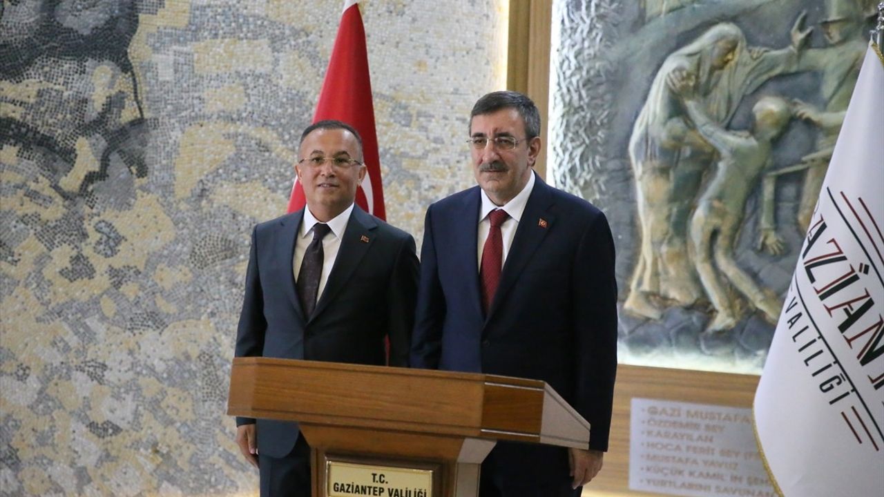 Cumhurbaşkanı Yardımcısı Cevdet Yılmaz, Gaziantep Valiliğini Ziyaret Etti