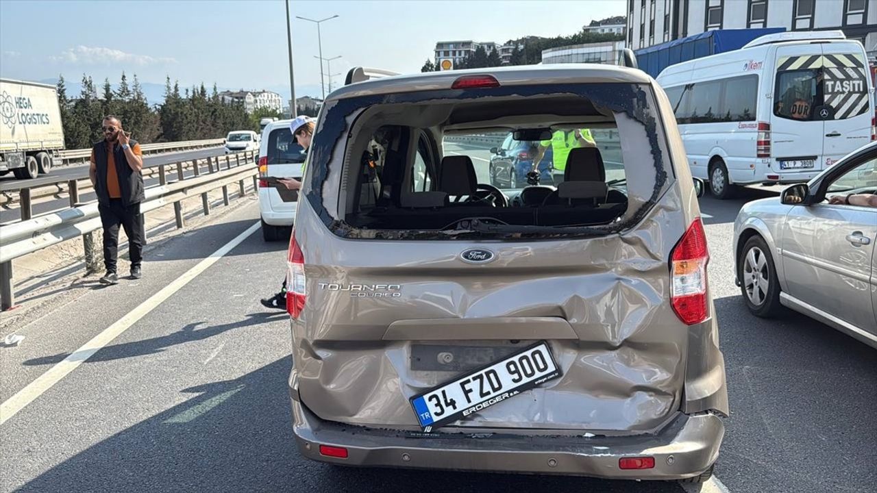D-100 Kara Yolunda Zincirleme Trafik Kazası: 1 Yaralı