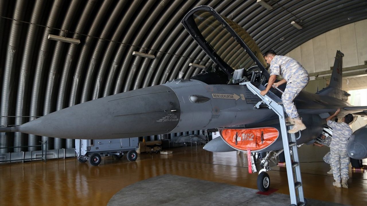 Dalaman'daki Kahraman Pilotlar Kurban Bayramı'nda Nöbette