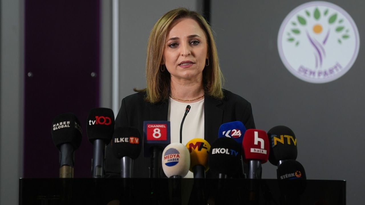 DEM Parti Sözcüsü Ayşegül Doğan Basın Toplantısı Düzenledi