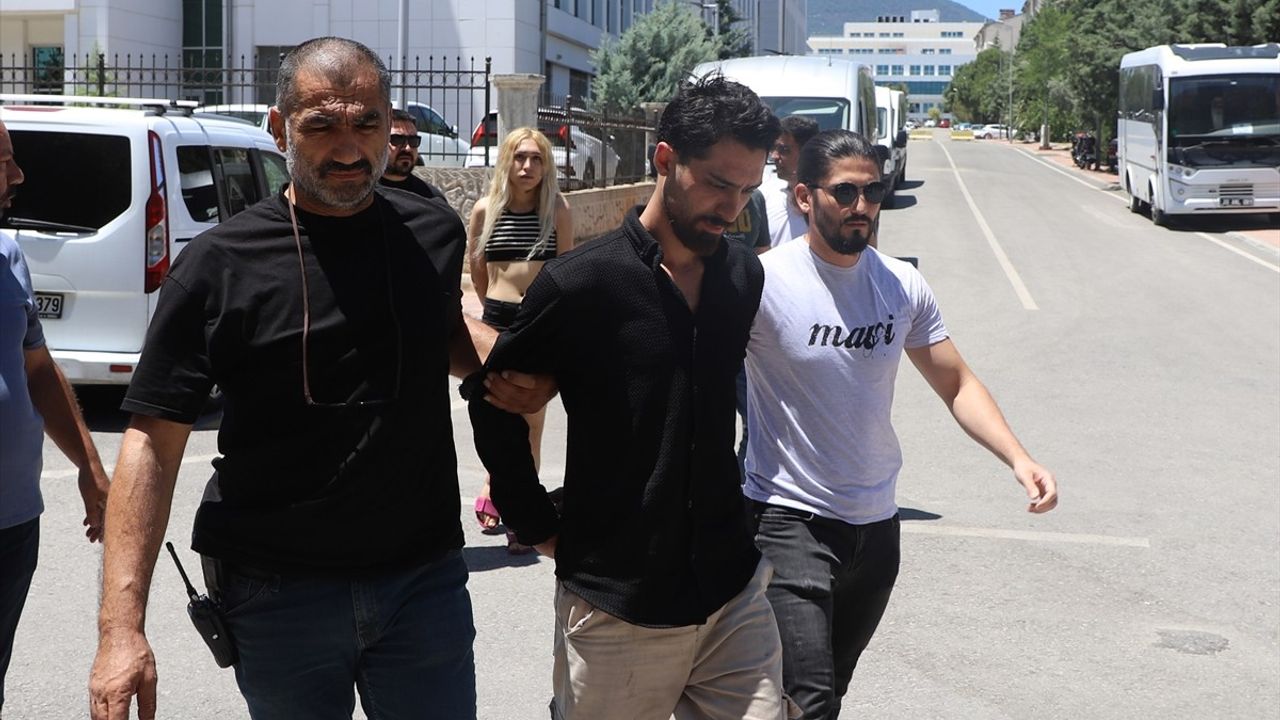 Denizli'de Bıçaklı Kavga: 1 Kişi Hayatını Kaybetti