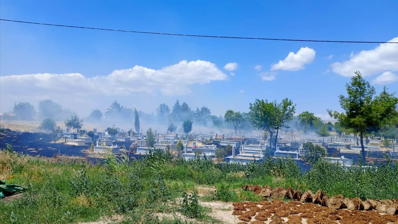 Denizli'nin Çivril İlçesinde Yangın Kontrol Altına Alındı