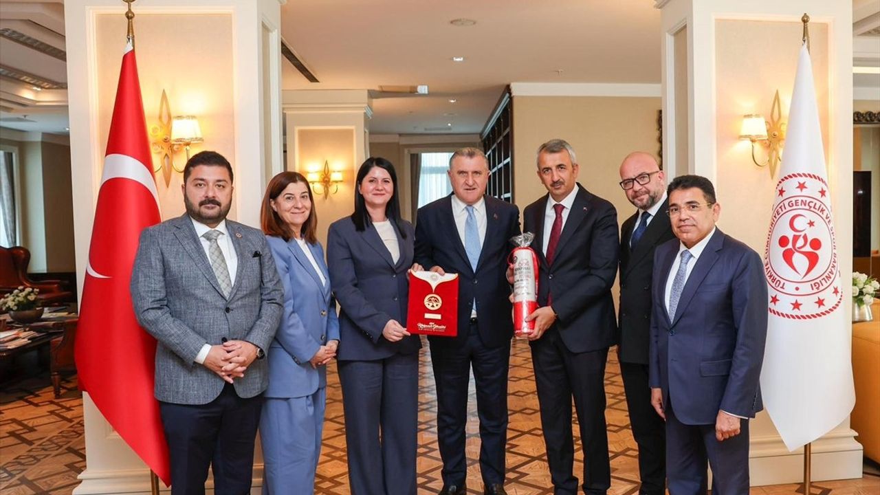 Devlet Protokolü Kırkpınar'a 'Kırmızı Dipli Mum' ile Davet Ediliyor