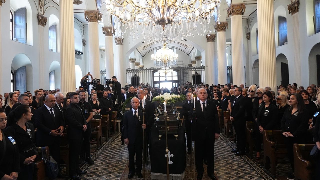 Dikran Gülmezgil İçin Cenaze Töreni Düzenlendi