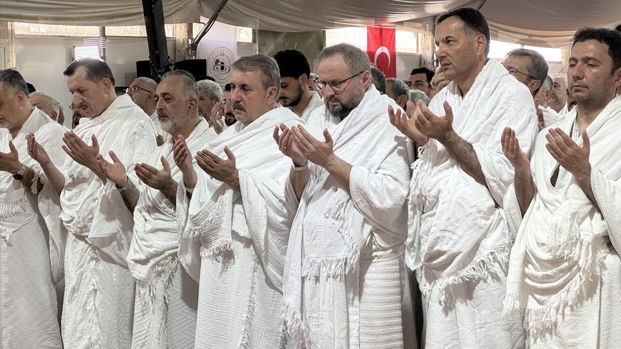 Diyanet İşleri Başkanı Ali Erbaş, Arafat'ta Vakfe Duası Yaptı