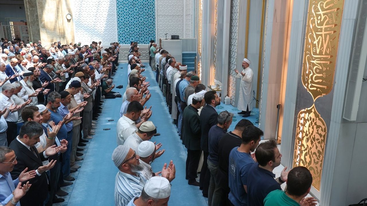 Diyanet İşleri Başkanı Erbaş, Çocukların Manevi Gelişimi Üzerine Hutbe Verdi