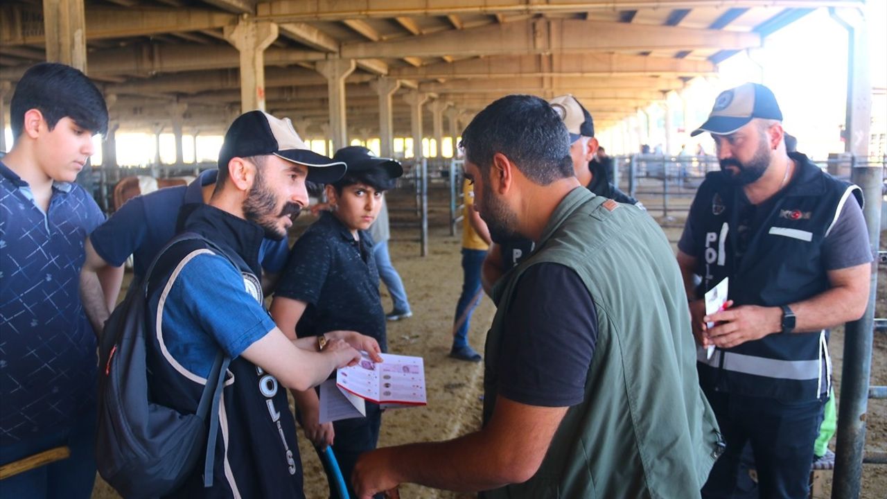 Diyarbakır'da Polis, Kurban Satış Yerlerinde Sahte Para Uyarısı Yaptı