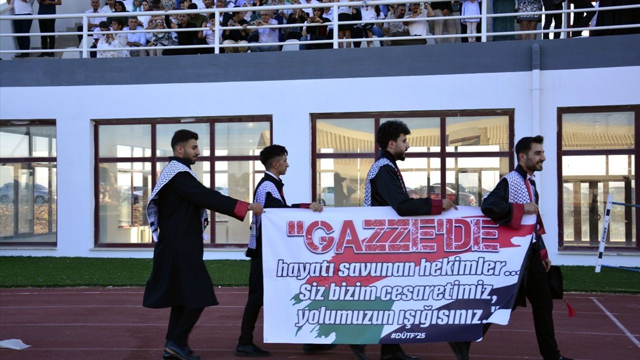 Diyarbakır Dicle Üniversitesi Tıp Fakültesi Mezuniyet Töreni Düzenlendi