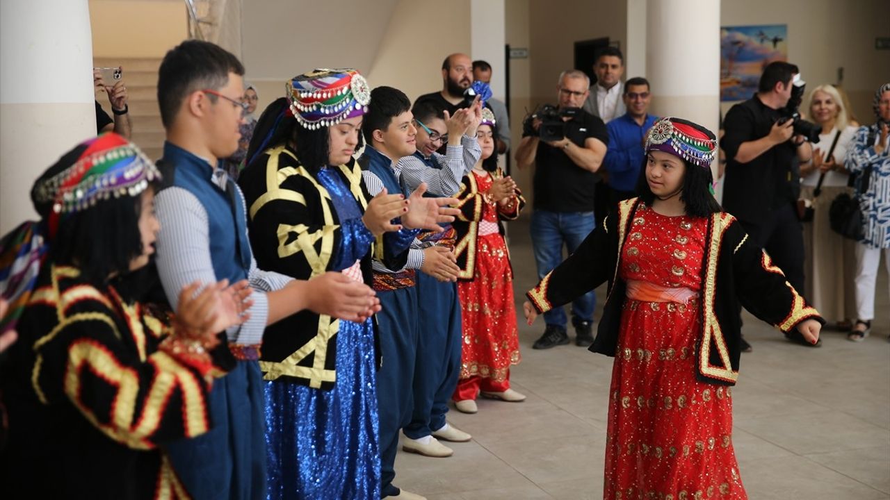 Diyarbakır ve Çevre İllerde Karneler Dağıtıldı