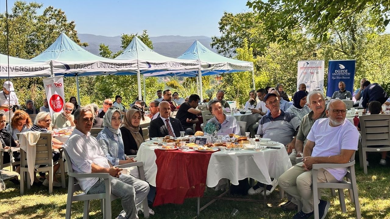 Düzce'de 'Bilim Kafe' Etkinliği Arıcıları ve Akademisyenleri Bir Araya Getirdi