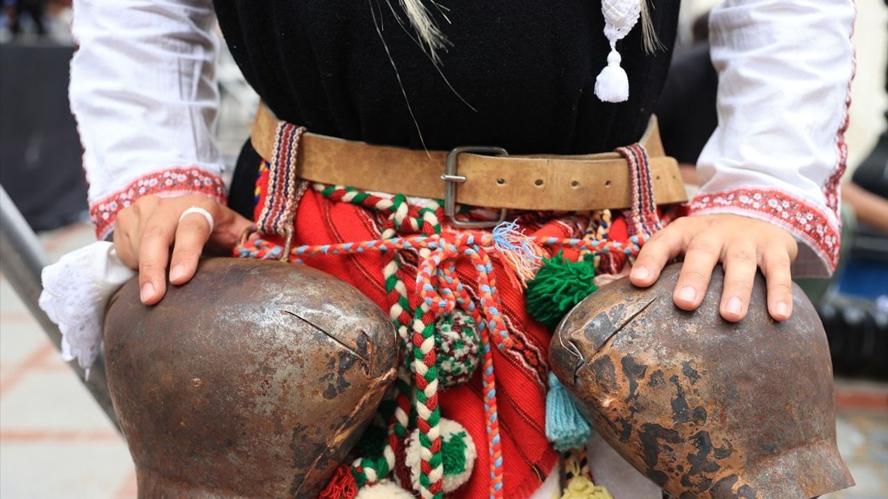 Edirne'de 5. Uluslararası Balkan Folklor Festivali Kapsamında 'Kuker' Geleneği Canlandırıldı