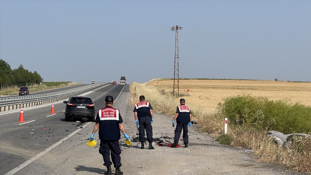 Edirne'de İki Araç Çarpıştı: 1 Ölü, 1 Yaralı