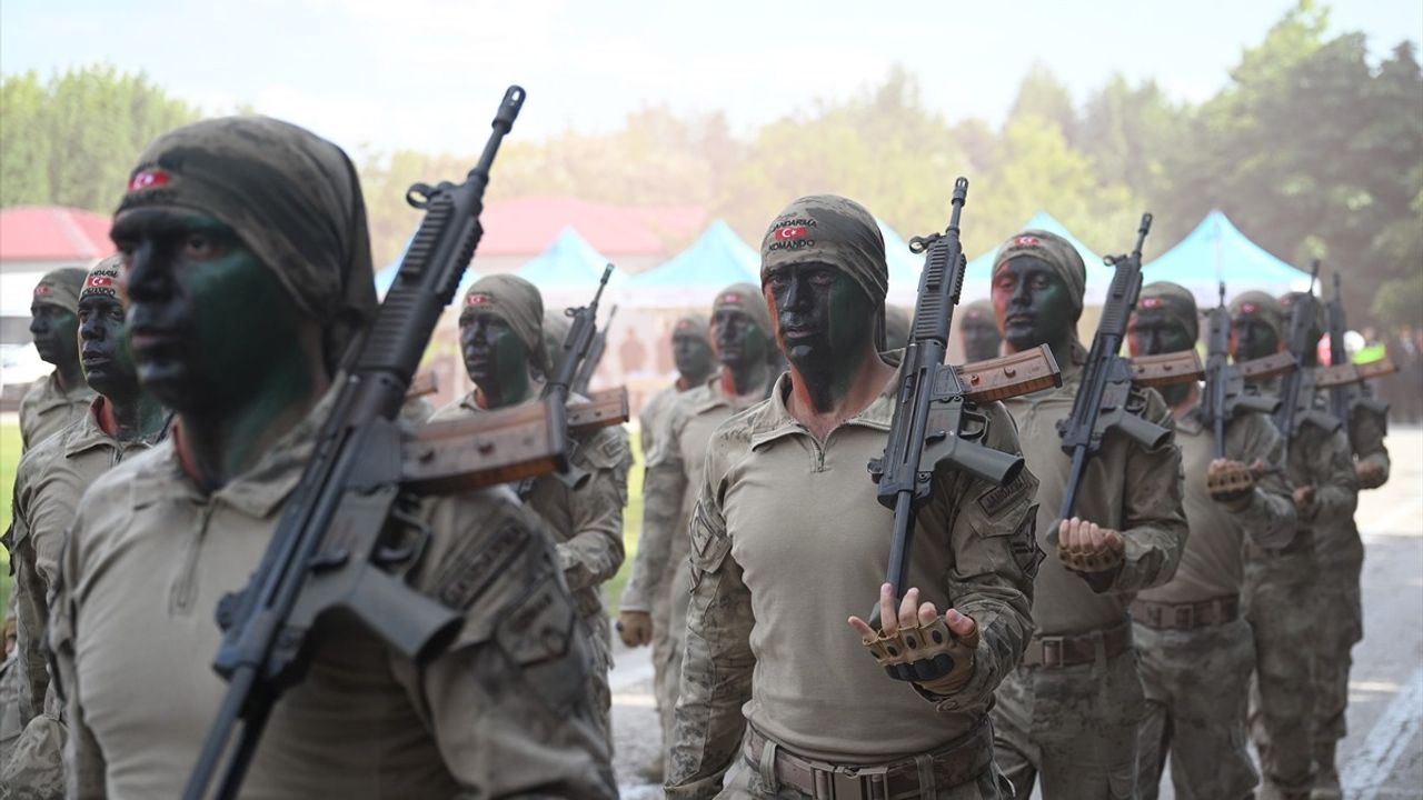 Edirne'de Jandarmanın Dedektör Köpeği İmge Emekliye Ayrıldı