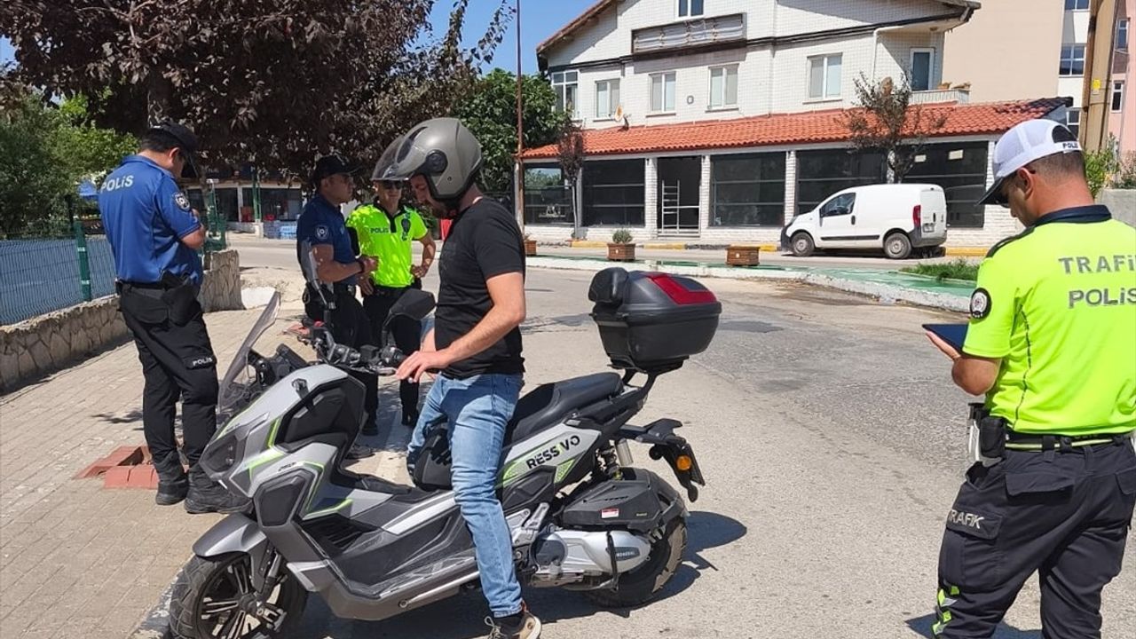 Edirne'de Motosiklet Denetimlerinde 20 Kişiye Ceza Kesildi