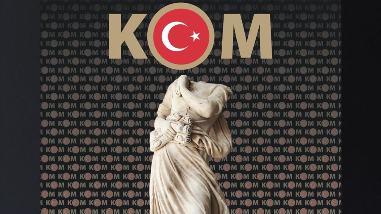 Edirne'de Otomobil Bagajında Neoklasik Döneme Ait Kadın Heykeli Ele Geçirildi