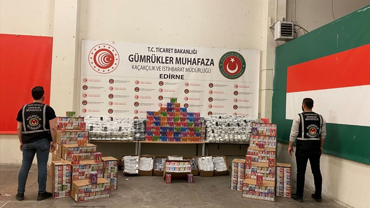 Edirne Gümrük Ekipleri Kaçak Eşya Operasyonunda 12 Bin Cep Telefonu ve 10 Bin Elektronik Sigara Ele Geçirdi
