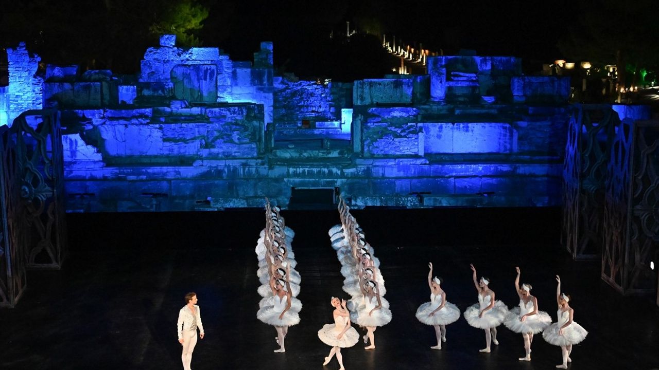 Efes Opera ve Bale Festivali, 'Kuğu Gölü' ile Açıldı