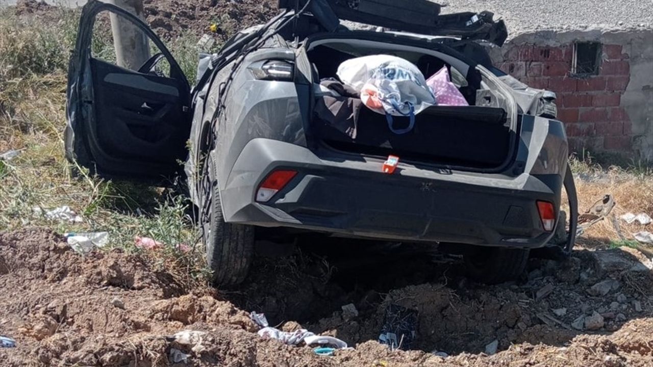 Elazığ'da Otomobilin Şarampole Devrilmesi Sonucu 4 Kişi Yaralandı