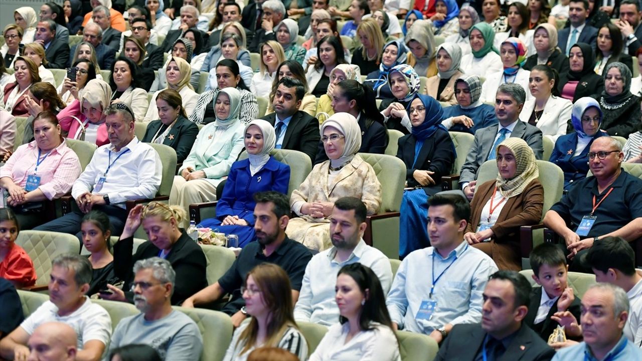Emine Erdoğan, Koruyucu Aile Günü Programında Çocukların Önemi Üzerine Konuştu