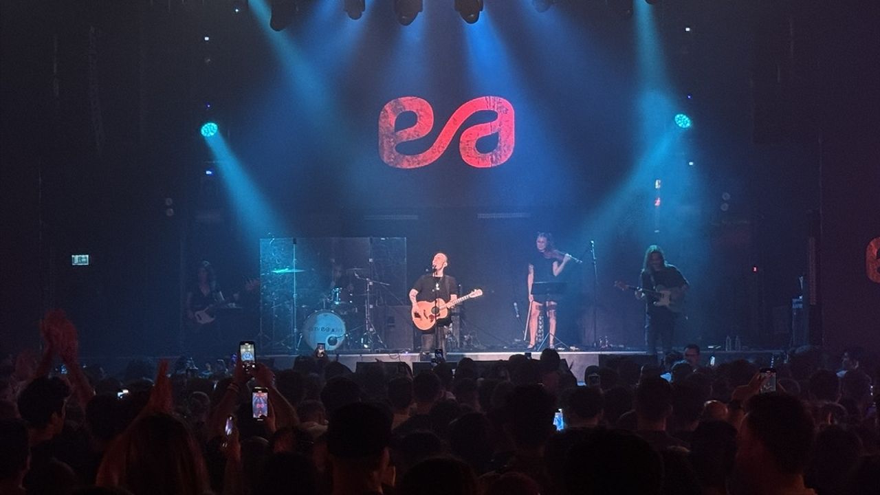 Emre Aydın, Yeni Teklisi 'Son Yalancı' ile Hayranlarıyla Buluştu