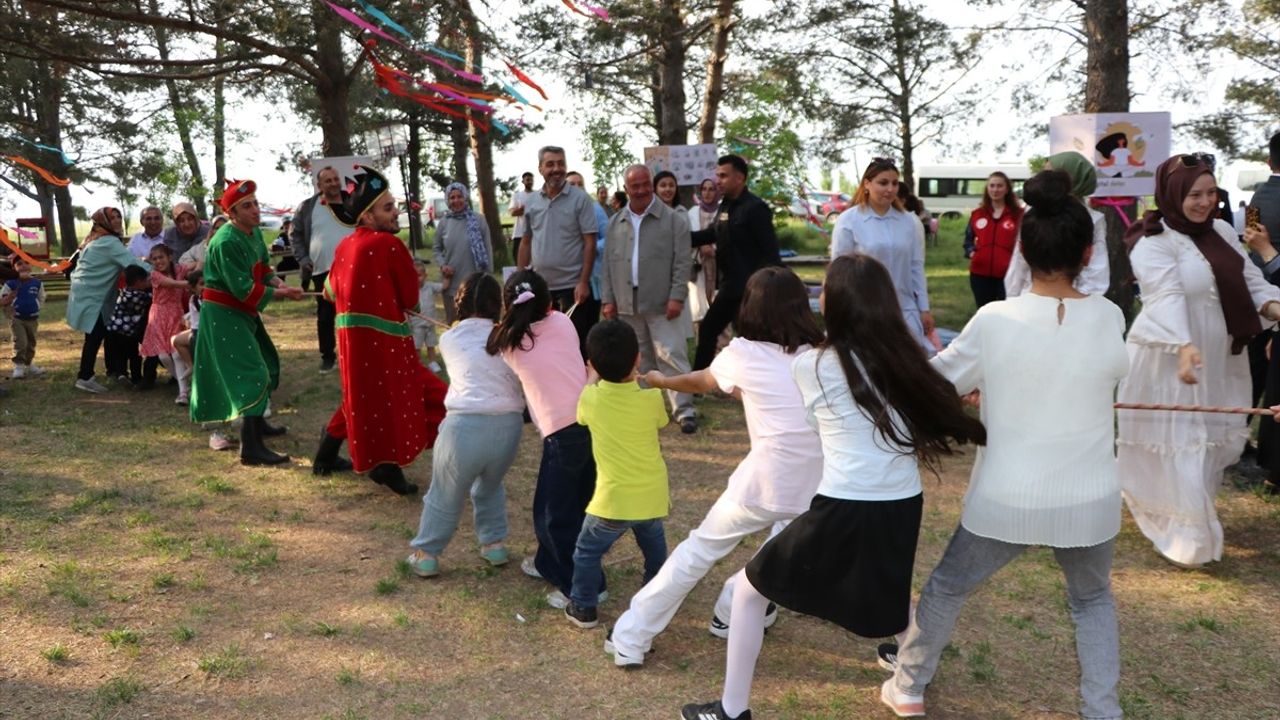 Erzurum'da Aileler, Çocuklarıyla 'Dijital Detoks' Kampına Katıldı