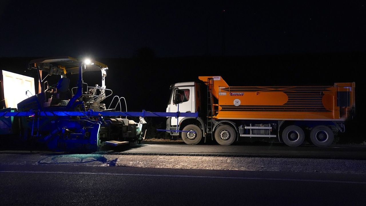 Erzurum'da geri manevra yapan kamyon 5 işçiye çarptı, yaralılar hastaneye kaldırıldı