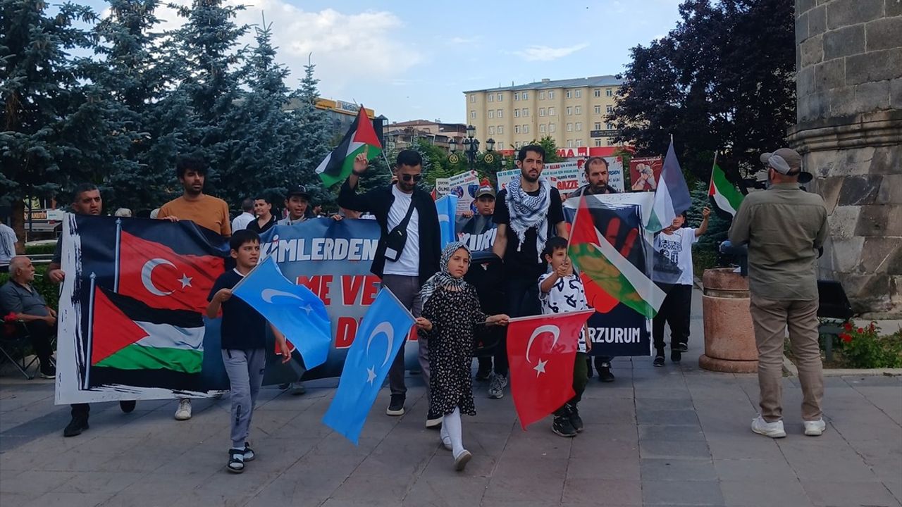 Erzurum'da Hekimler Gazze İçin Yürüyüş Düzenledi