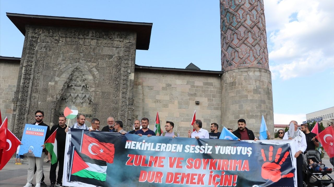 Erzurum'da Sağlık Çalışanları Kurban Bayramı'nda Gazze İçin Yürüdü