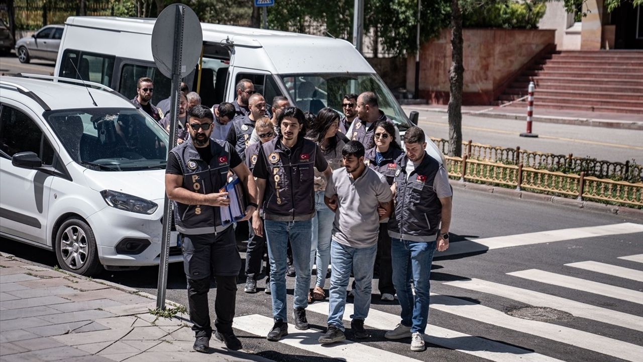 Erzurum Merkezli Telefon Dolandırıcılığı Operasyonunda 6 Şüpheli Gözaltına Alındı