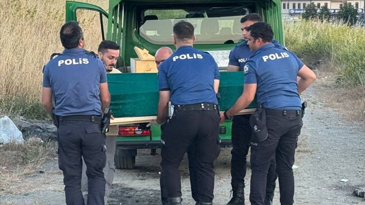 Esenyurt'ta Boş Arazide Silahla Vurulmuş Erkek Cesedi Bulundu
