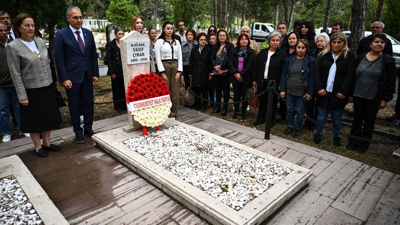 Eski Milli Eğitim Bakanı Hüseyin Vasıf Çınar, 90. Yılında Anıldı