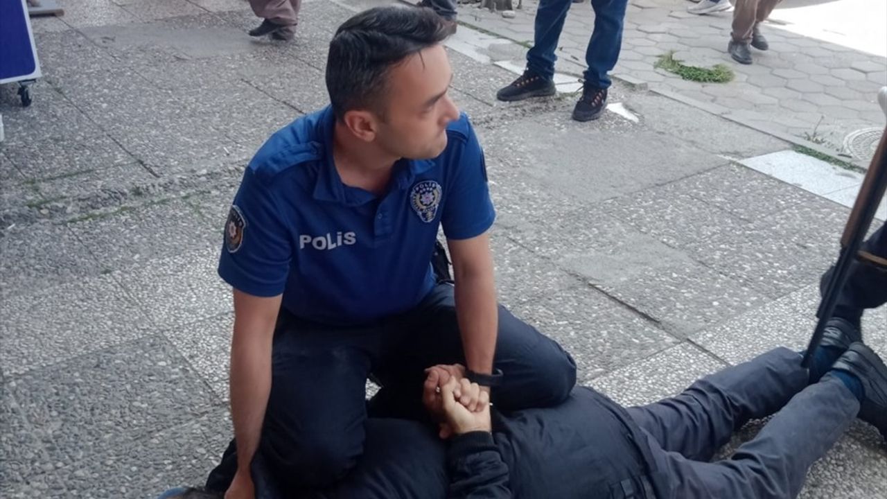 Eskişehir'de Bankada Kredi Çekmek İçin Tüfekle Tehdit Eden Zanlı Tutuklandı