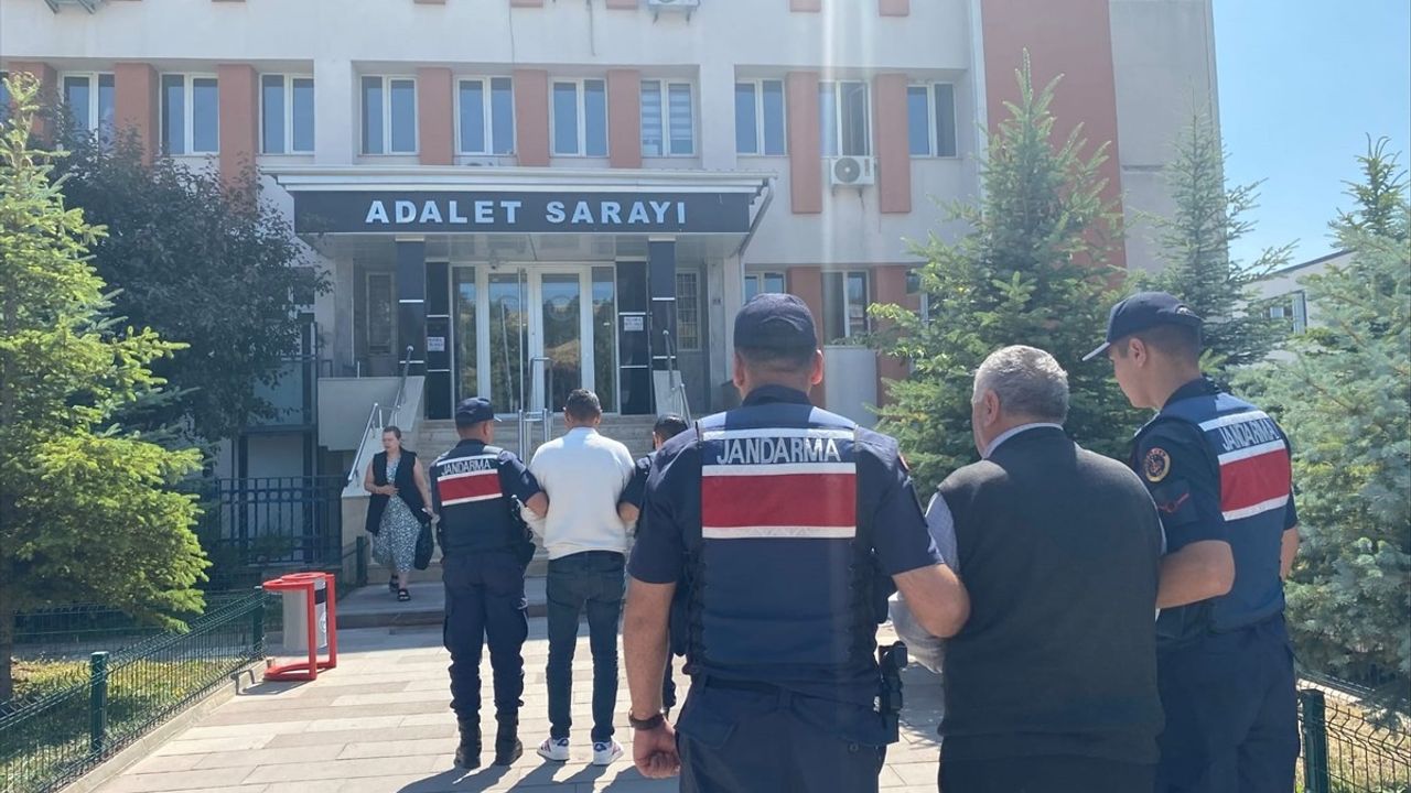 Eskişehir'de Tefecilik Operasyonunda İki Şahıs Tutuklandı