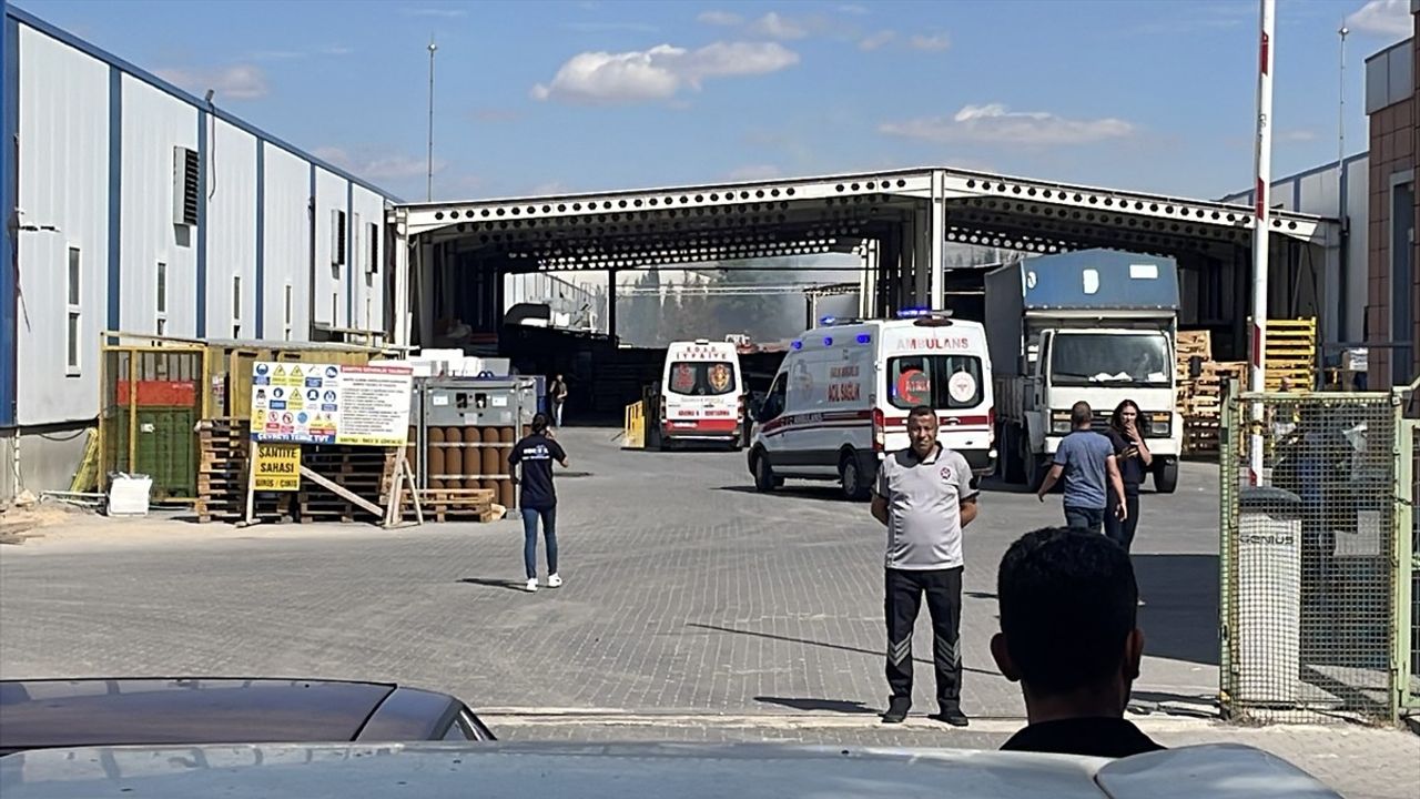 Eskişehir'deki Fabrikada Yangın: İtfaiye Ekipleri Müdahalede Bulunuyor