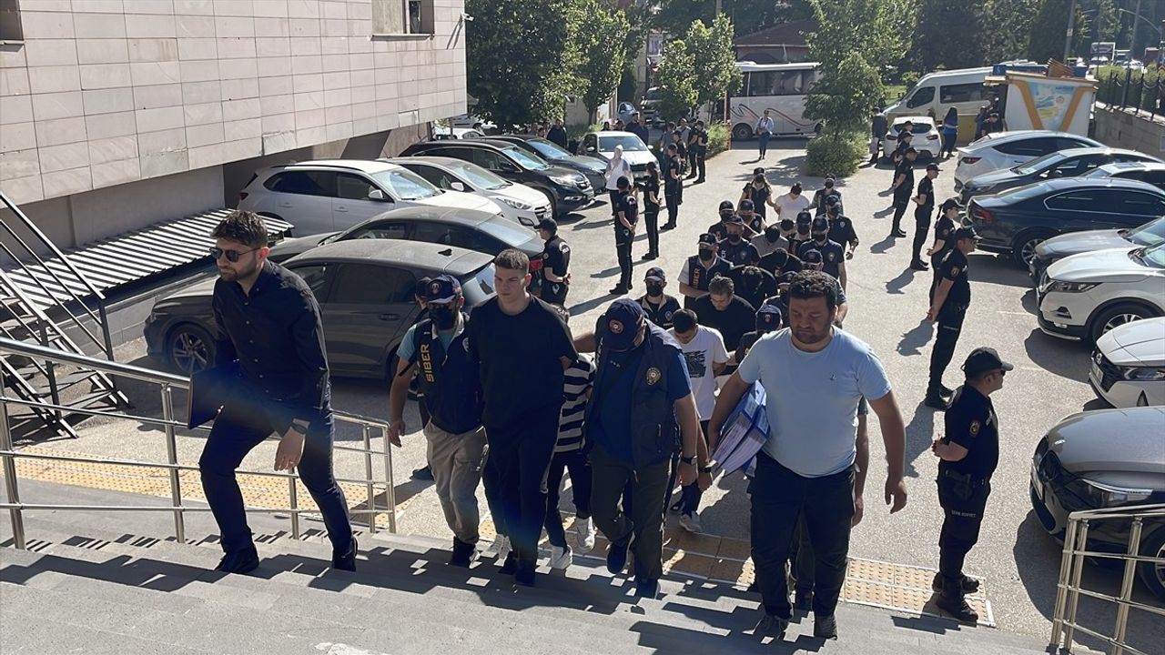 Eskişehir Merkezli Dolandırıcılık Operasyonunda 8 Şüpheli Tutuklandı