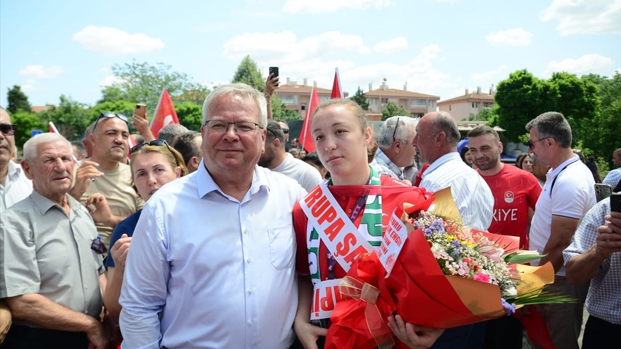 Eylem Engin, Avrupa Şampiyonu Güreşçi, Memleketinde Coşkuyla Karşılandı