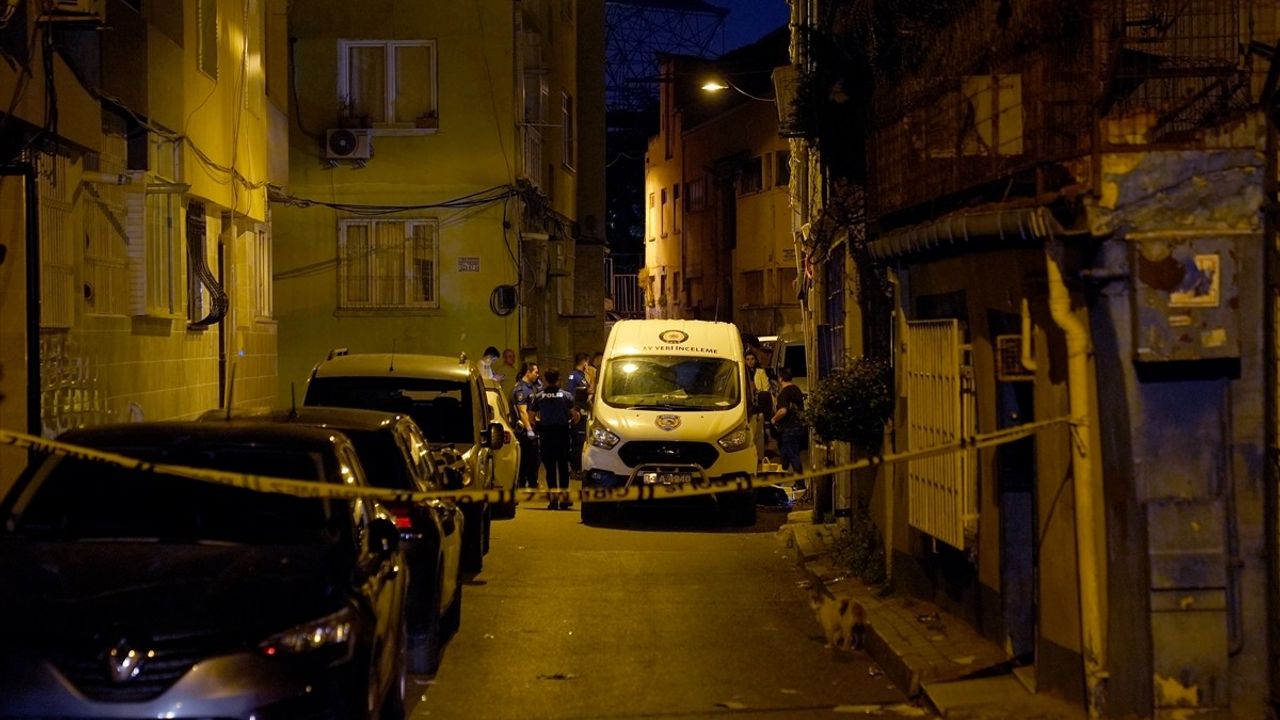 Fatih'te Silahlı Saldırı: Bir Kişi Otomobil İçinde Hayatını Kaybetti