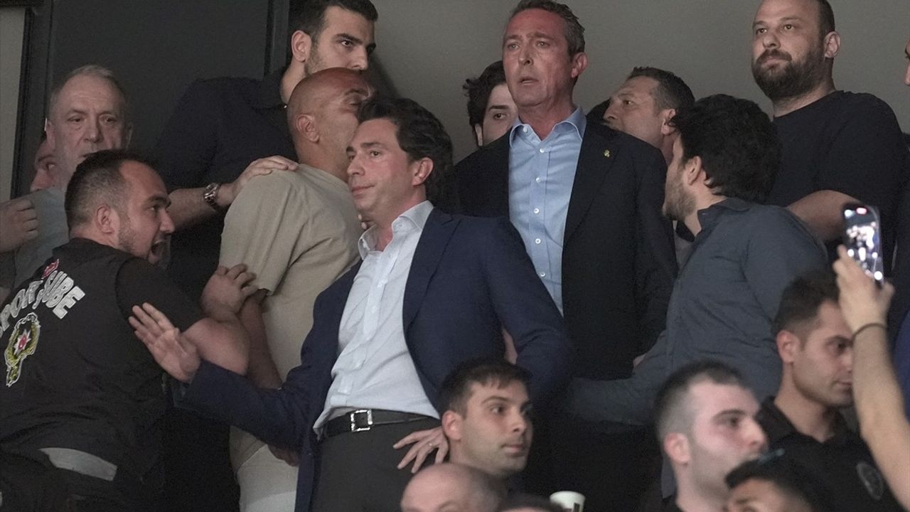 Fenerbahçe Beko, Beşiktaş Fibabanka'yı 91-87 mağlup ederek seride durumu 3-1'e taşıdı