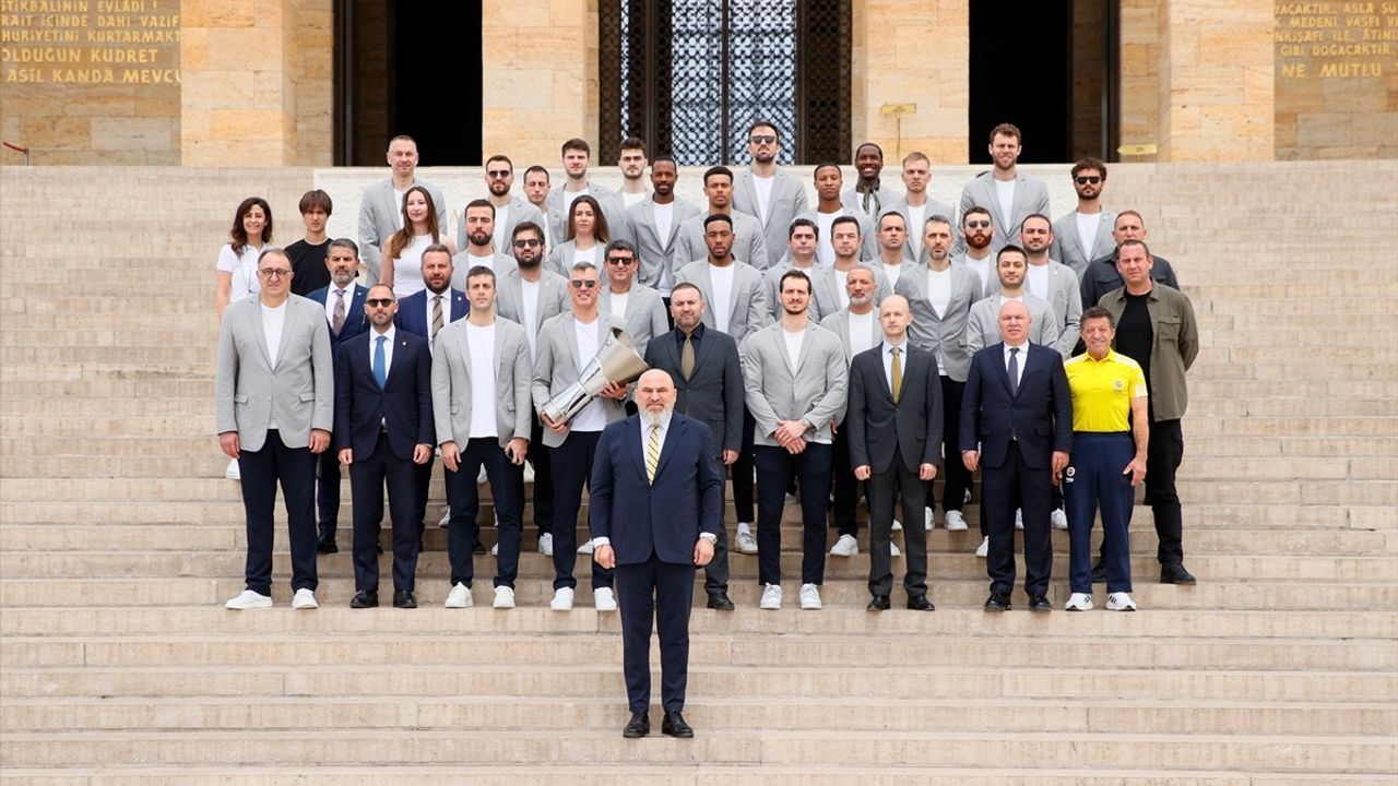 Fenerbahçe Beko Kafilelerinden Anıtkabir Ziyareti
