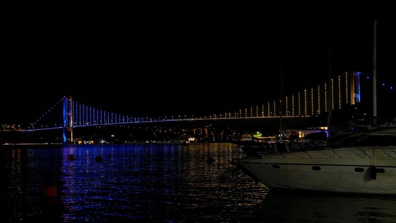 Fenerbahçe Beko'nun Şampiyonluğu Kutlandı: İstanbul Köprüleri Sarı Lacivert Işıklarla Aydınlatıldı