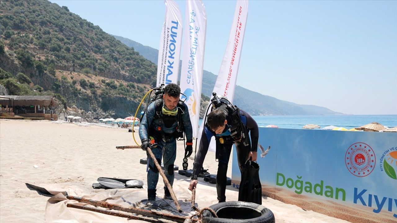 Fethiye'de Deniz Dibi ve Kumsal Temizliği Etkinliği Düzenlendi