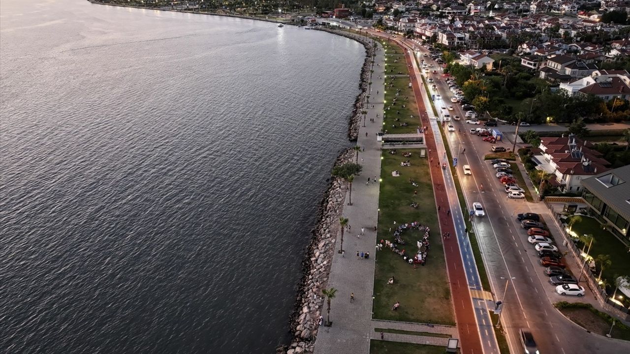 Fethiye'de Sıcak Hava İle Sahil Yoğunluğu Artıyor