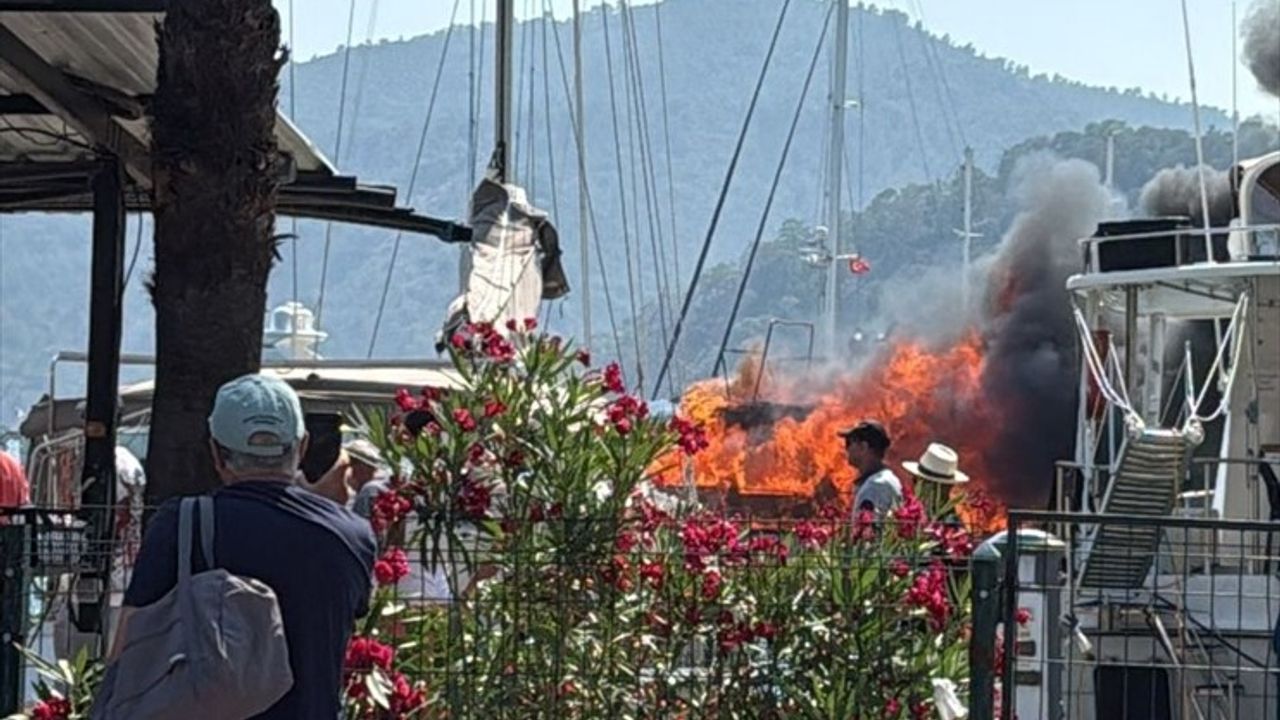 Fethiye'de Tekne Yangını Kontrol Altına Alındı